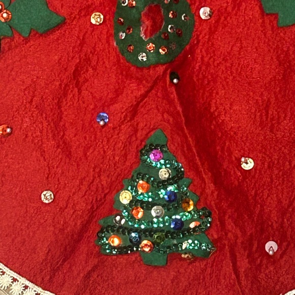 Vintage Red Felt and Sequin Christmas Circular Table Topper - Picture 3 of 4